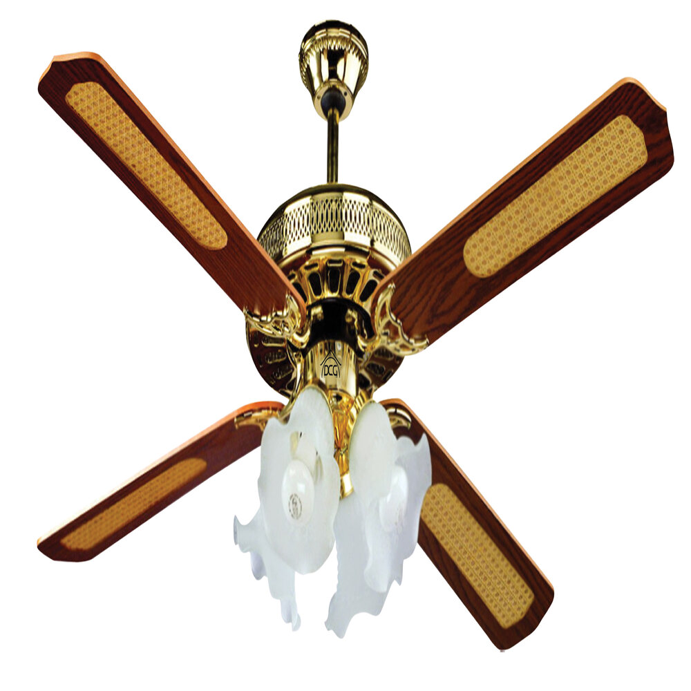 Ventilatore da soffitto con pale in legno e 4 luci.